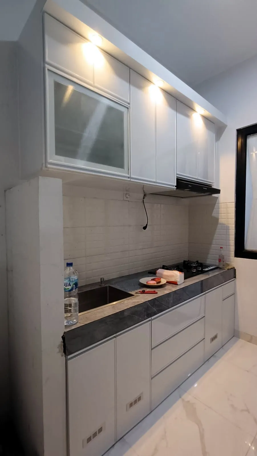 Kabinet atas dan bawah aluminium