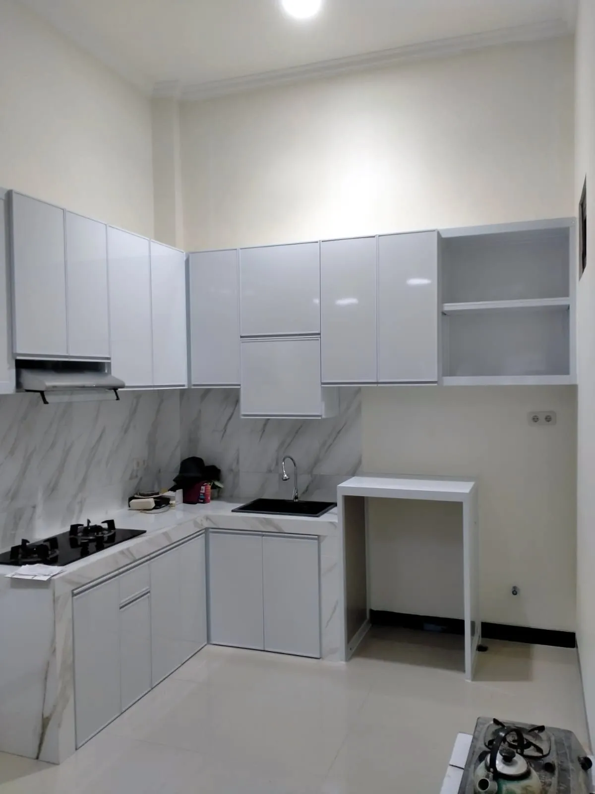 Kabinet dapur putih