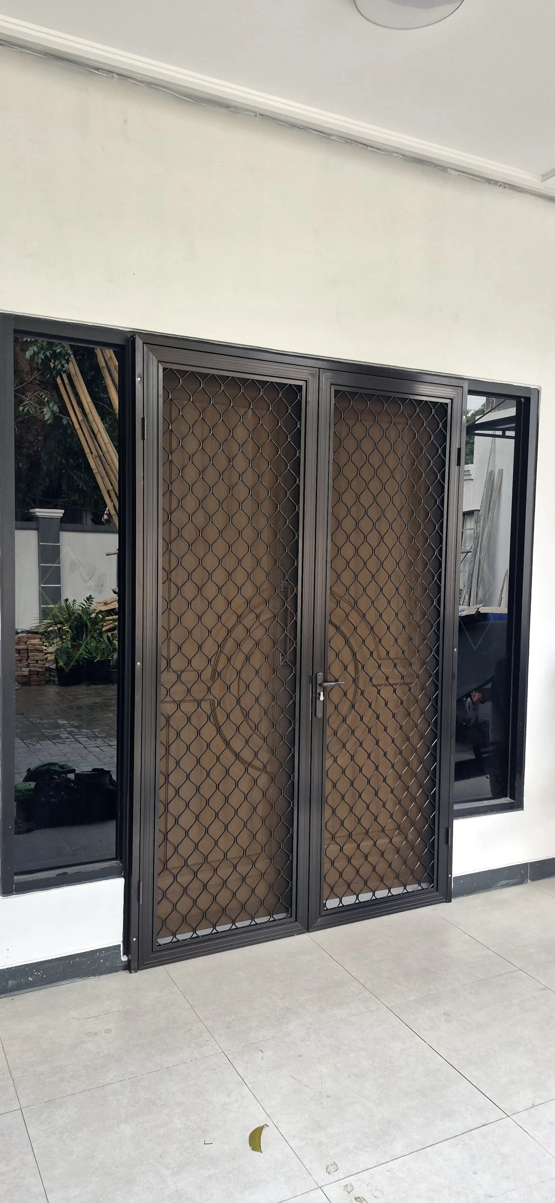 Pintu kasa nyamuk dua daun